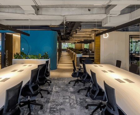 Wholesale ergonomic office chairs on display