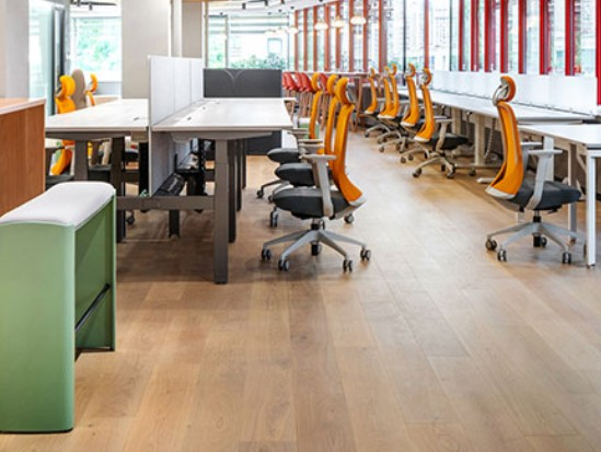Versatile office storage units for hot-desking